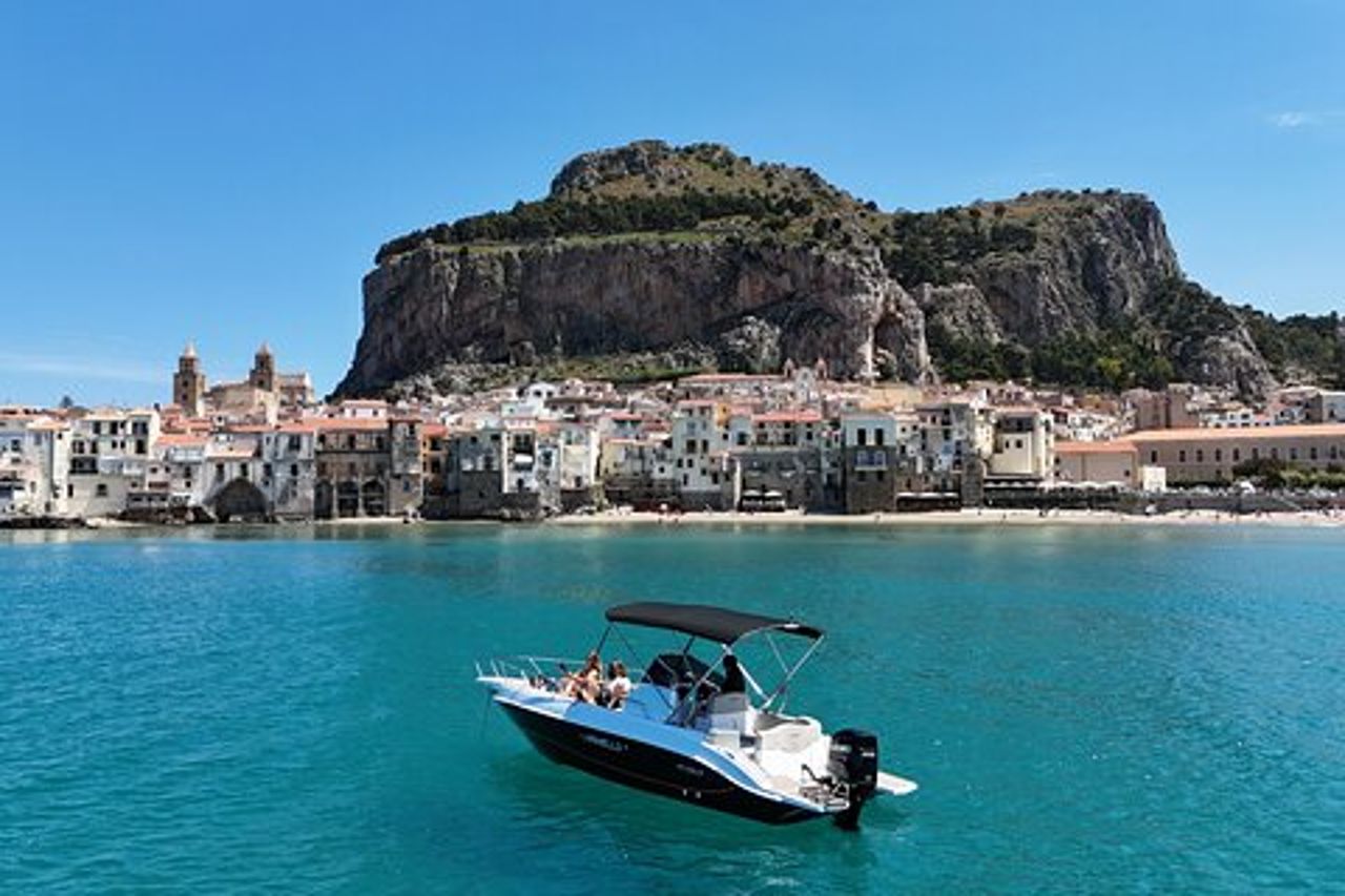 Tour privato in barca con snorkeling da Cefalù