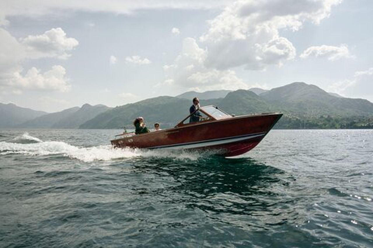 Tour Privato in Motoscafo in Legno Lago di Como con Aperitivo