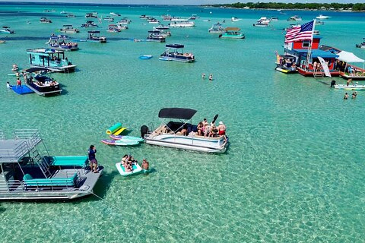 Charter privato del pontone di Crab Island con i gonfiabili