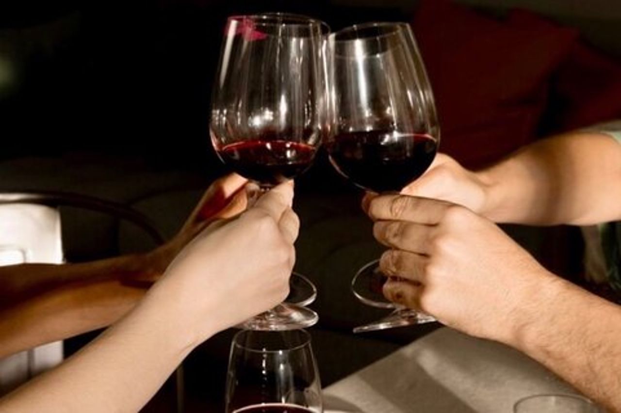 Degustazione di vino e cibo dell'Etna in una casa siciliana a Taormina
