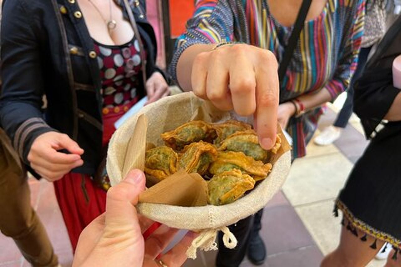 Tour gastronomico del centro storico di Nizza e dei mercati locali con 9 + degustazioni