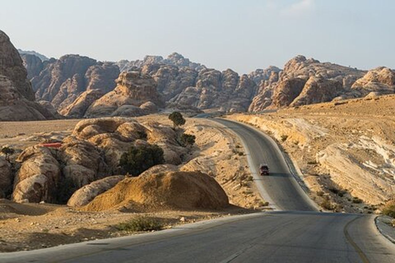 Trasporto flessibile privato da Amman alle città della Giordania .