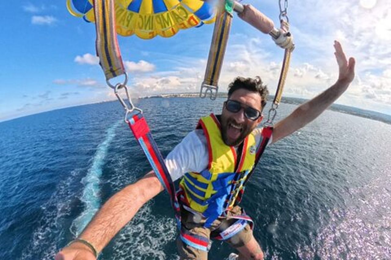 Avventura in Parasailing a Polignano con trasporto incluso