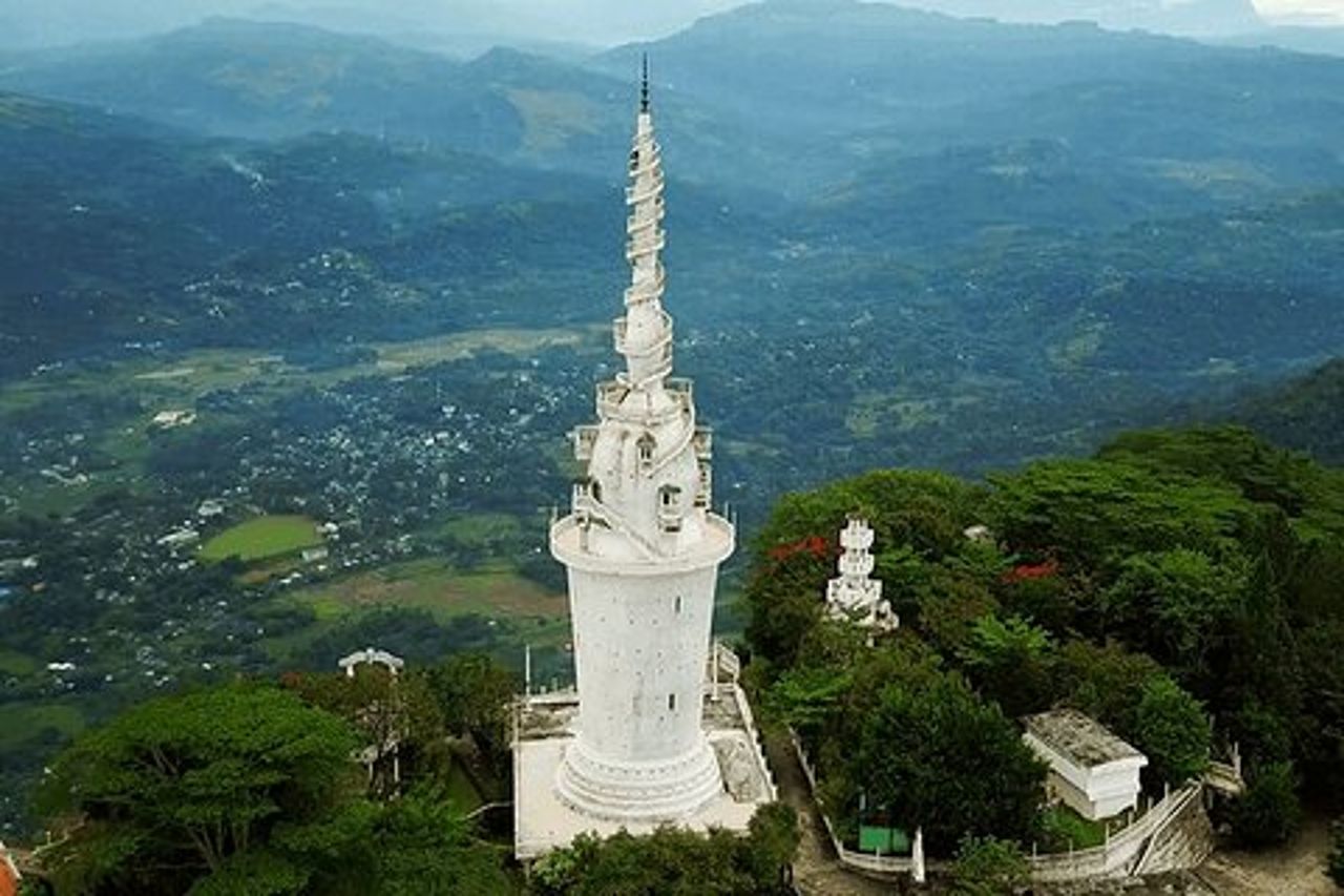 Tour panoramico della città di Kandy e della torre di Ambuluwawa in Tuk Tuk