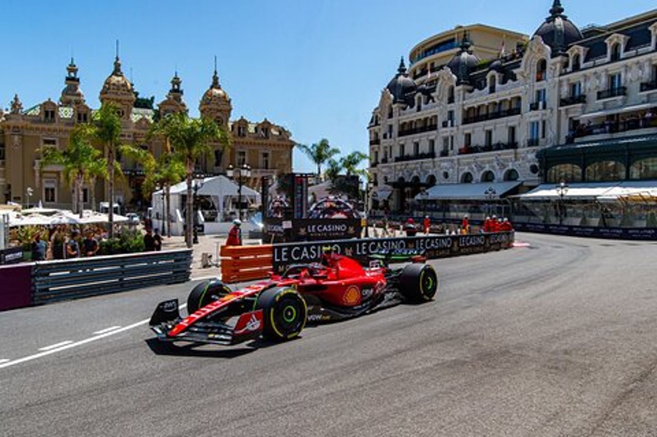 Escursione privata di mezza giornata a Monaco e a Eze con una guida locale