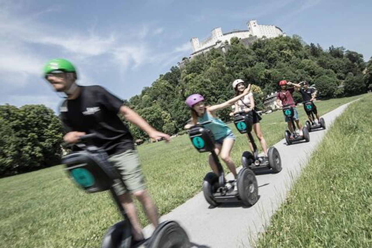 Tour in Segway della città di Salisburgo, tour delle montagne e del castello