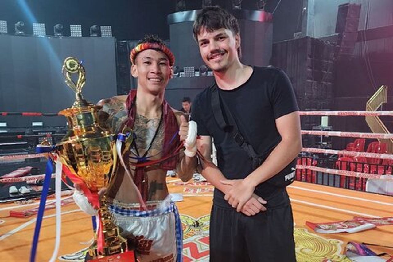 Guarda Kun Khmer Kickboxing con Mr.Sop tra cui Free 4Beers