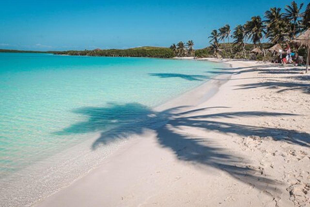 Beach Escape : Isla Contoy e Isla Mujeres con snorkeling.