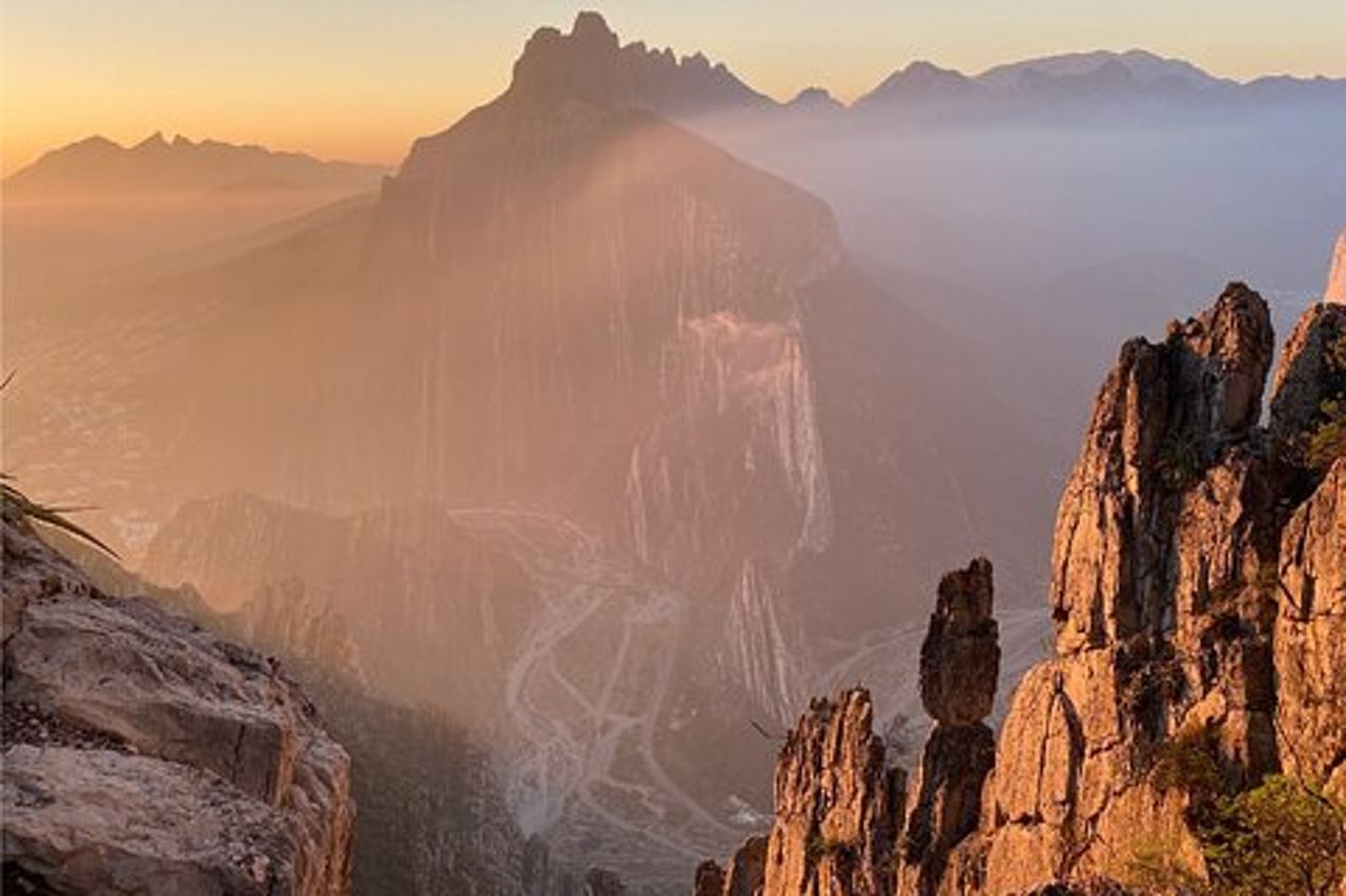Escursione e discesa nel Nido de los Aguiluchos a La Huasteca