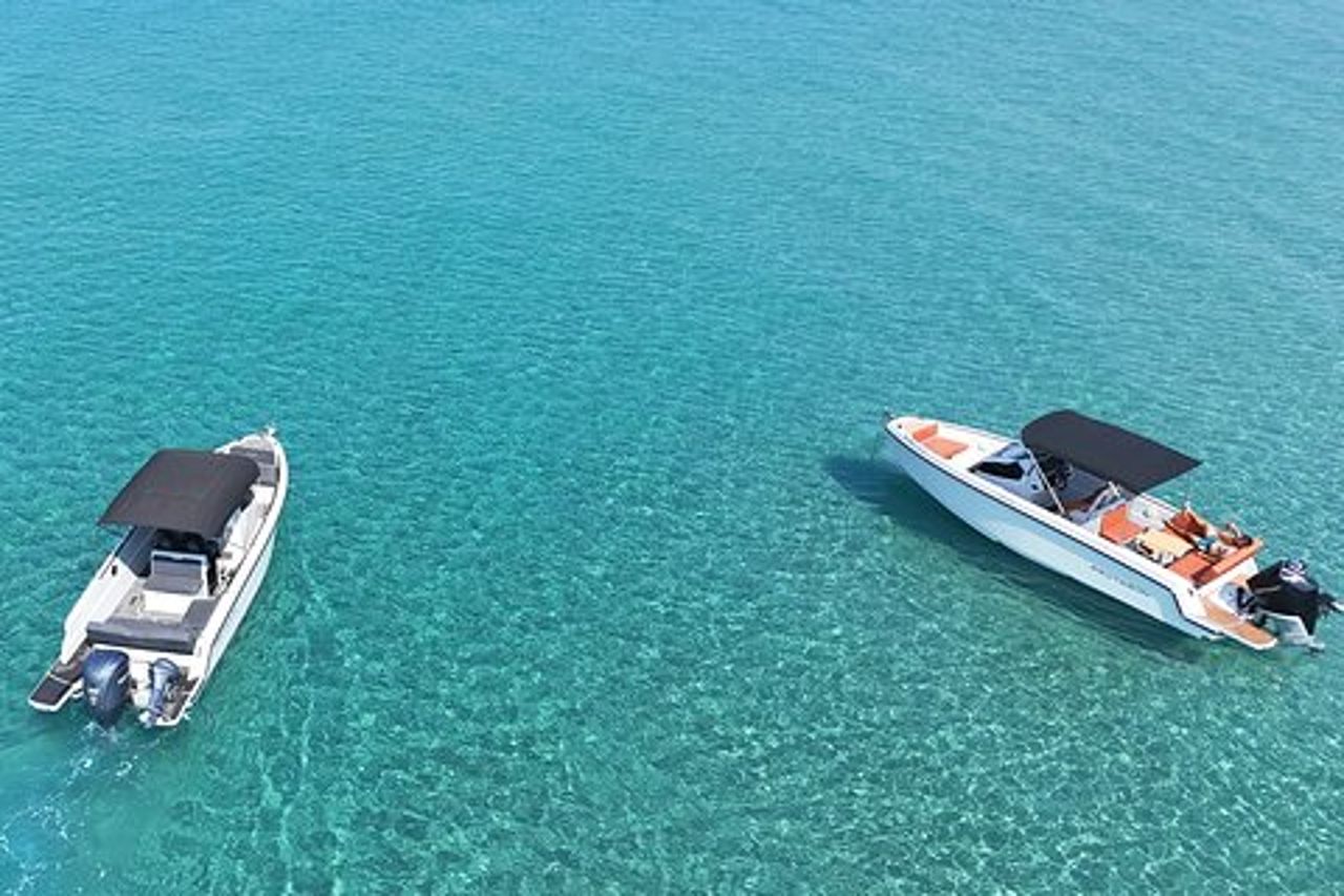 Naufragio e grotte blu- 8m tour privato in barca (fino a 11pax)