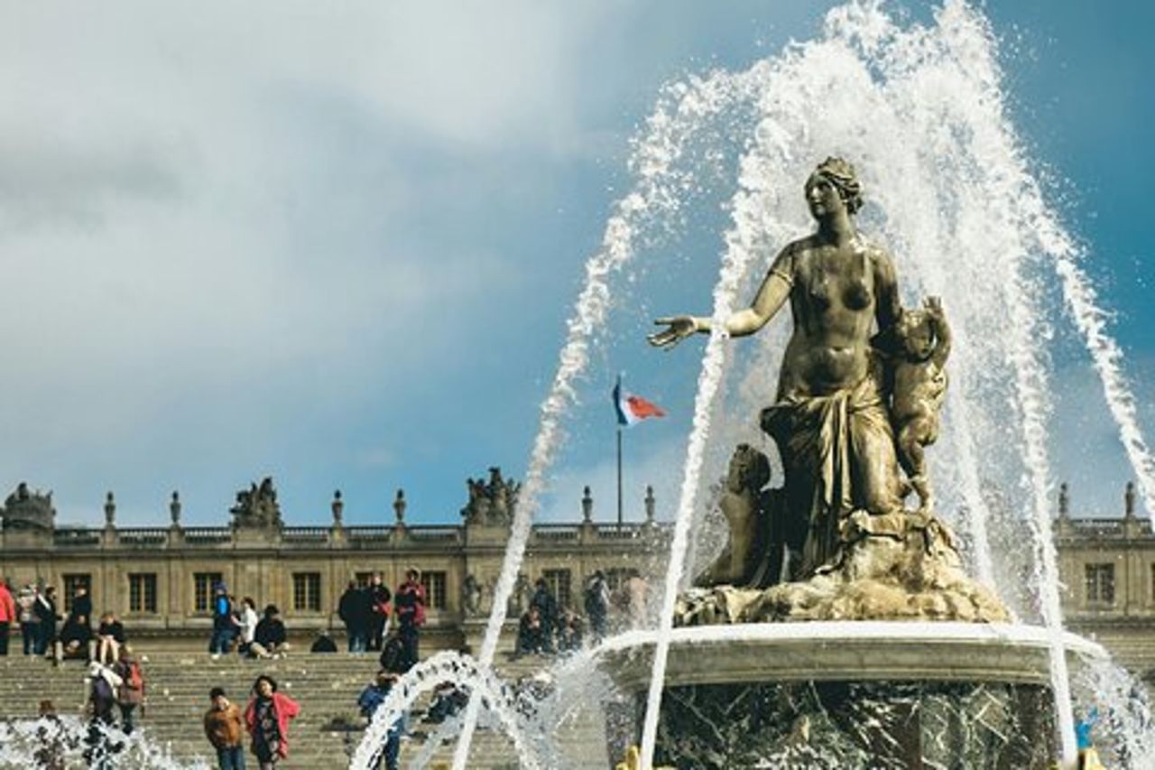 Louvre & Versailles Punti salienti: Esperienza di mezza giornata per piccoli gruppi