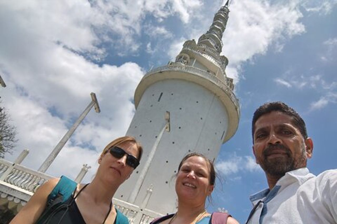 Ambuluwawa Tower & Kandy Cultura e Natura Tour privato di un giorno