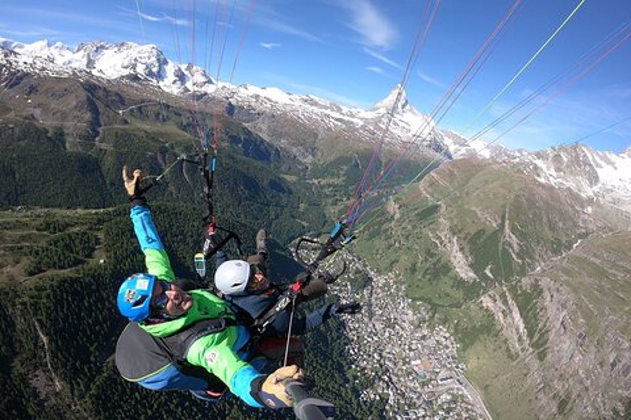 Volo in parapendio prolungato davanti al Cervino 30 minuti