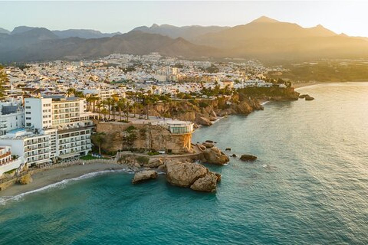 Villaggi Bianchi di Nerja e Frigiliana: tour privato da Malaga