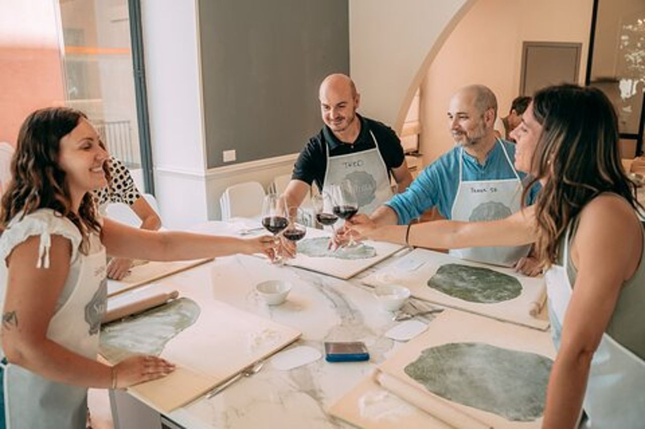 Corso di lasagna e gelato con aperitivo a Bologna