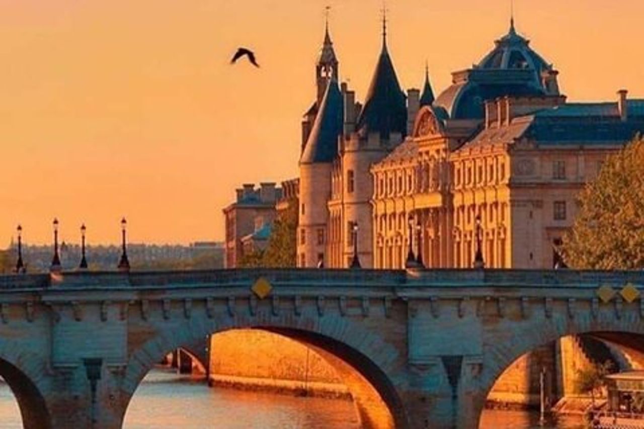 Tour a piedi di Parigi, siti storici.