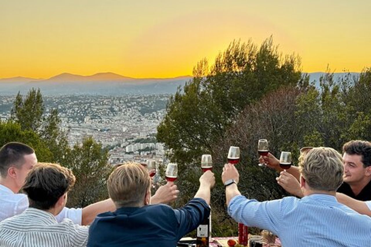 Nizza: tramonto e aperitivo in un Defender 4x4 con vista a 360 gradi