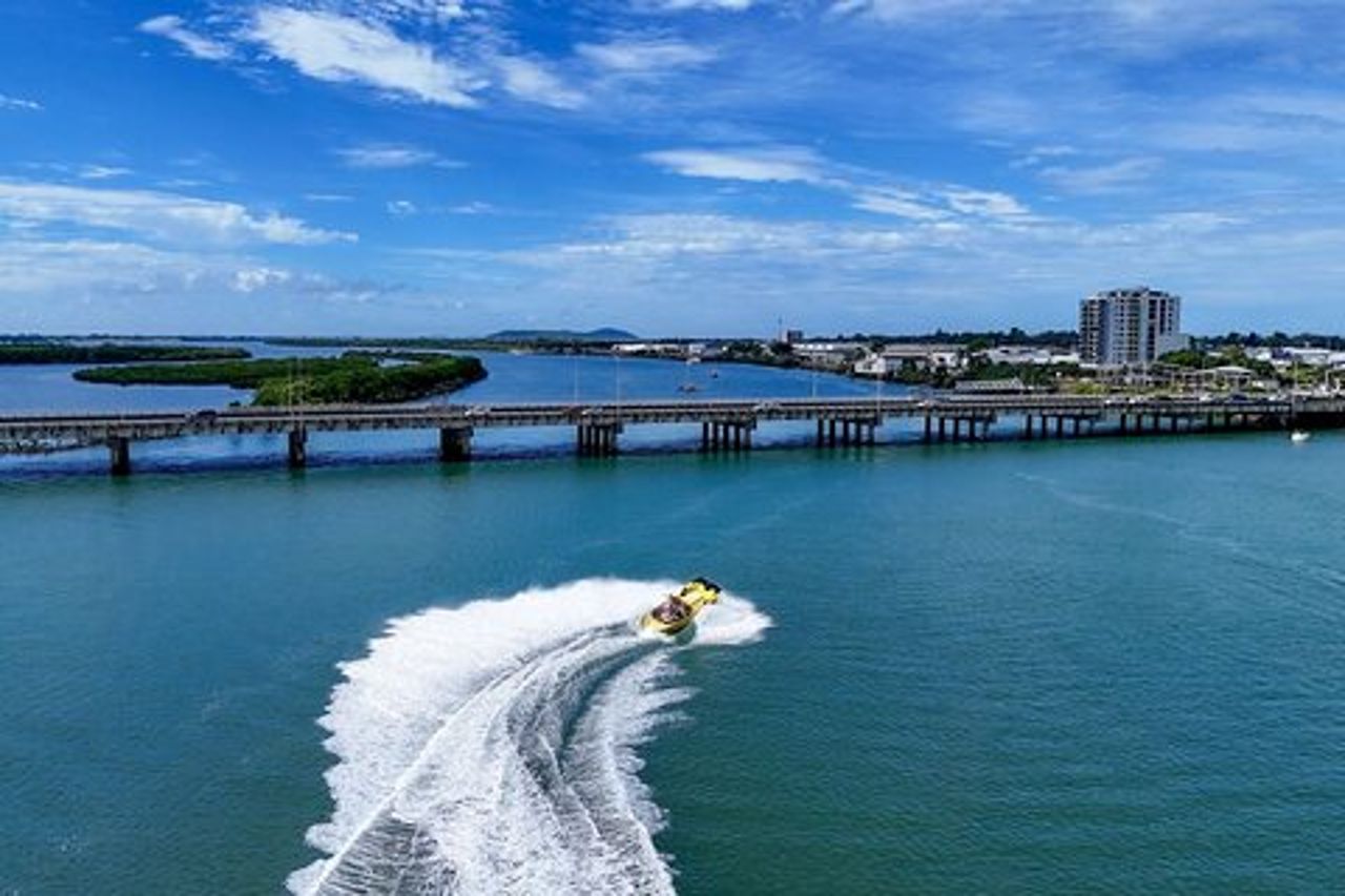 Giri in barca a getto d'adrenalina a Pioneer River Mackay