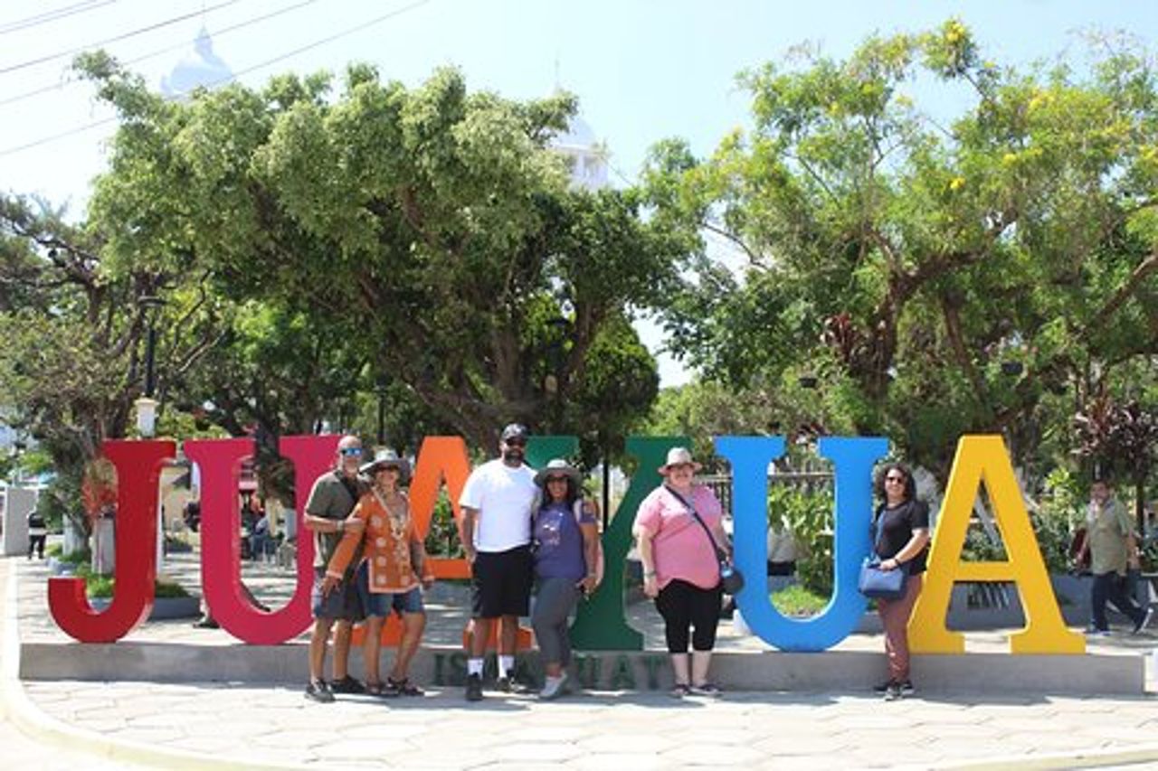 Itinerario dei fiori di El Salvador e caffè dell'Albania