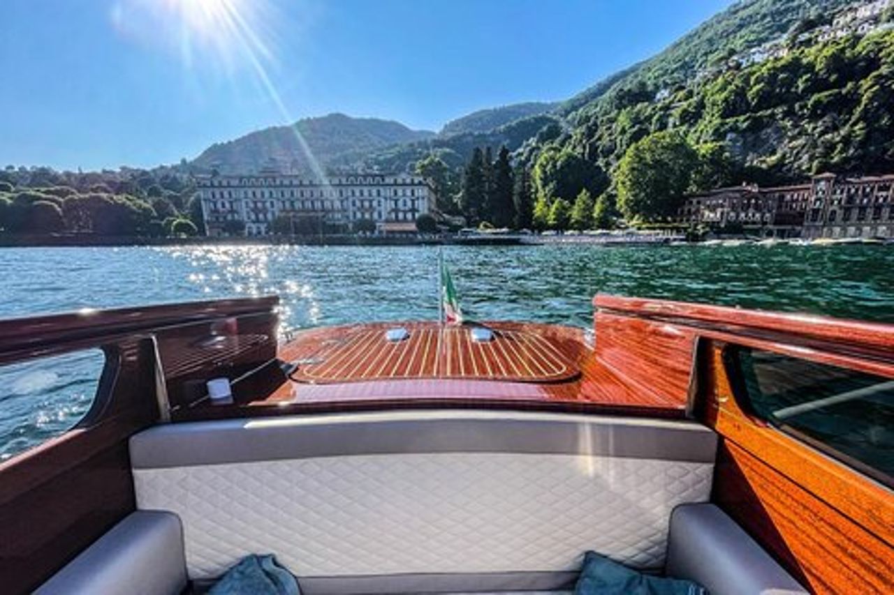 Crociera Privata sul Lago di Como con Barca Taxi di Legno Luxury