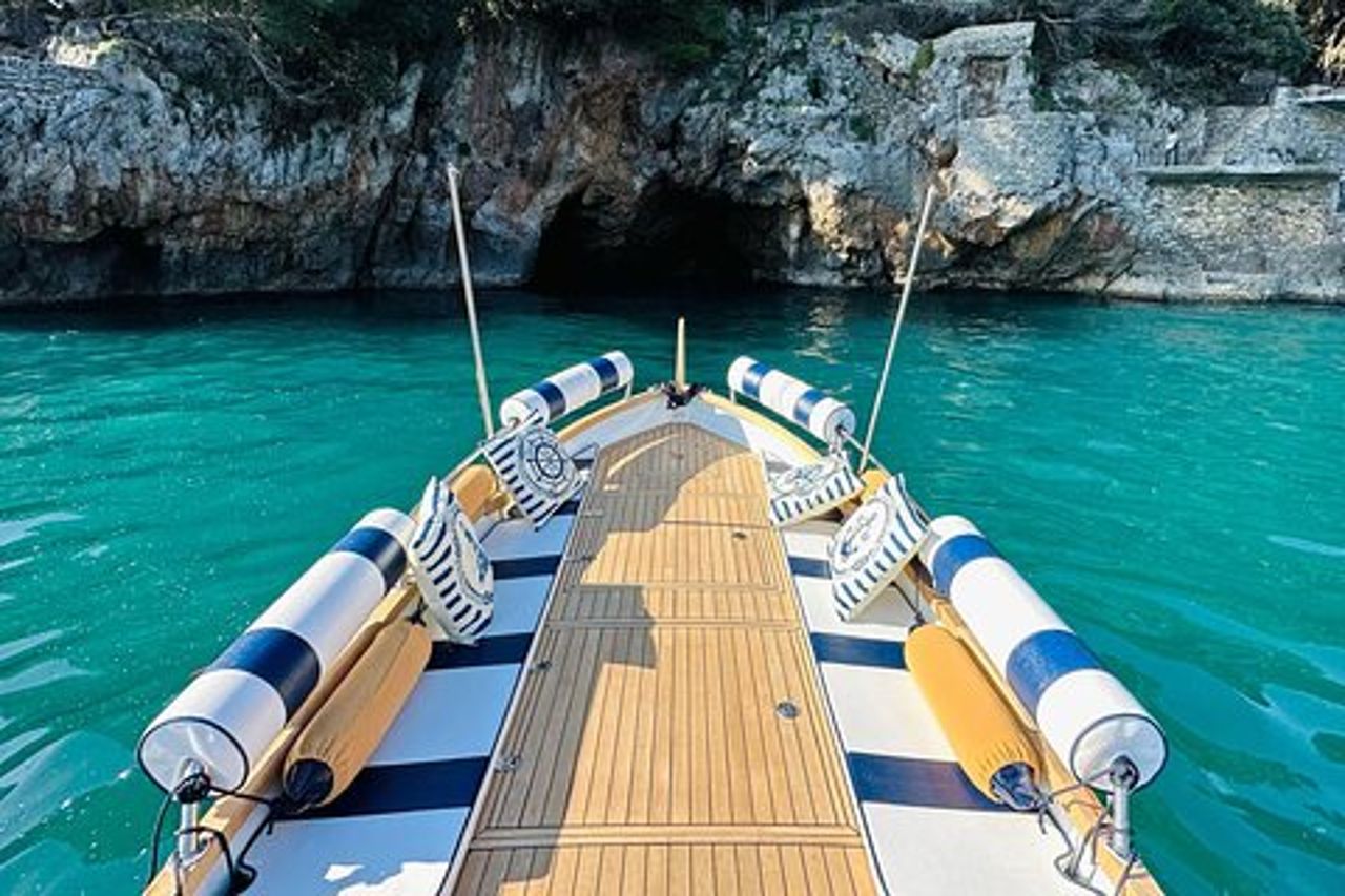 Day/Sunset tour in Cinque Terre a bordo di un tipico gozzo ligure