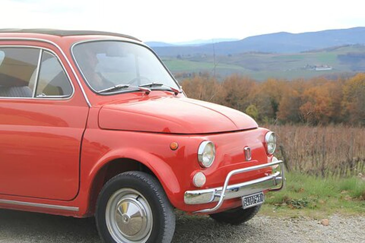 Tour autonomo giornaliero della Fiat 500 d'epoca da Castellina in Chianti
