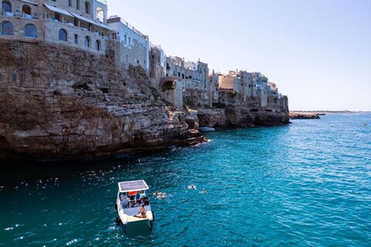 Polignano a Mare Tour in Barca Eco con Snorkeling Mar y Sol