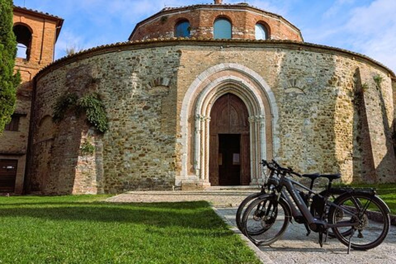 Tour guidato in E-Bike del centro storico di Perugia