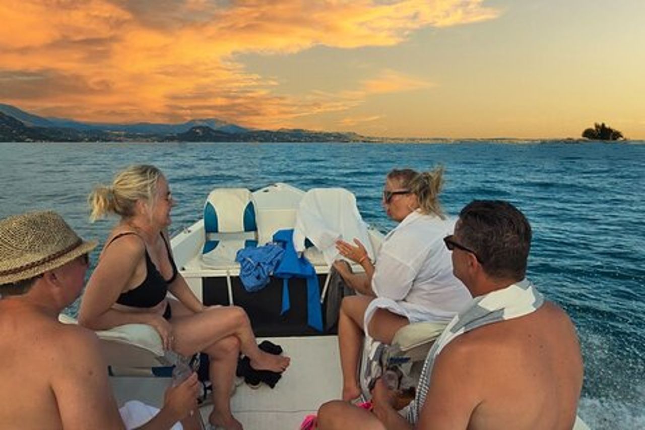 Crociera in barca al tramonto con degustazione di vino e cibo dal Garda