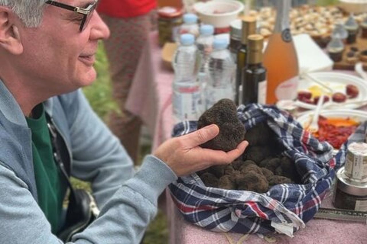 Caccia al tartufo con degustazione nel bosco