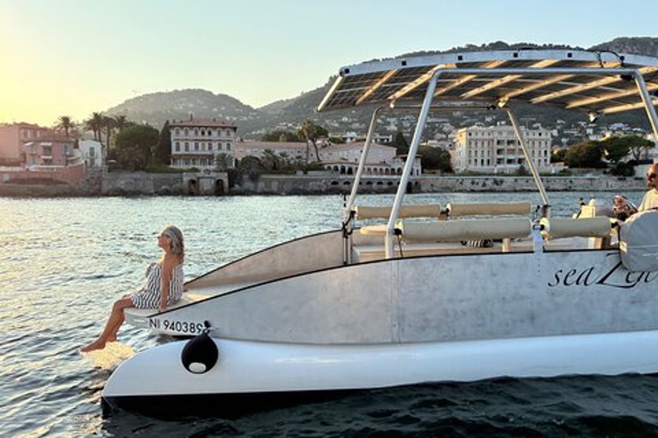 Tour privato al tramonto in barca solare vicino a Nizza e Monaco