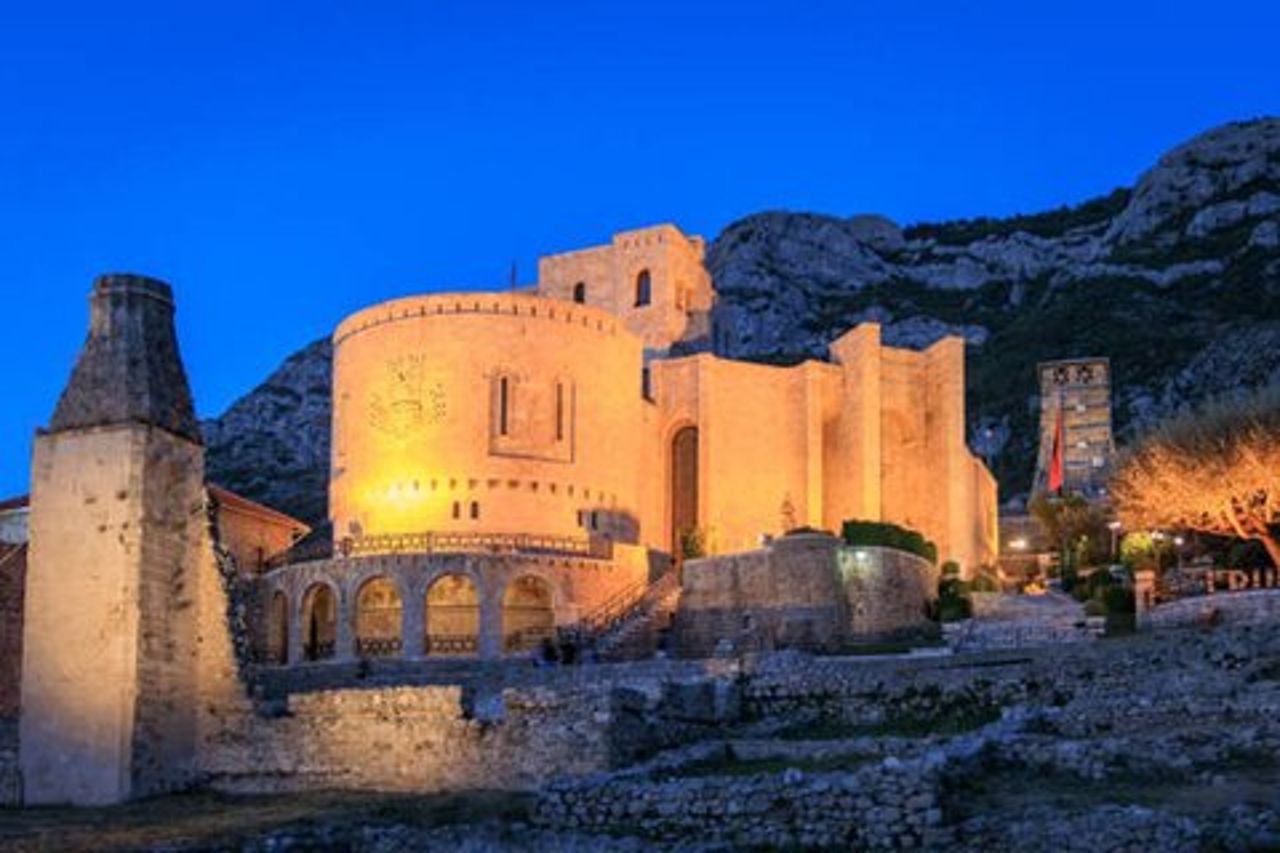Kruja by Night : tour del castello e del bazar da Durazzo o Golem