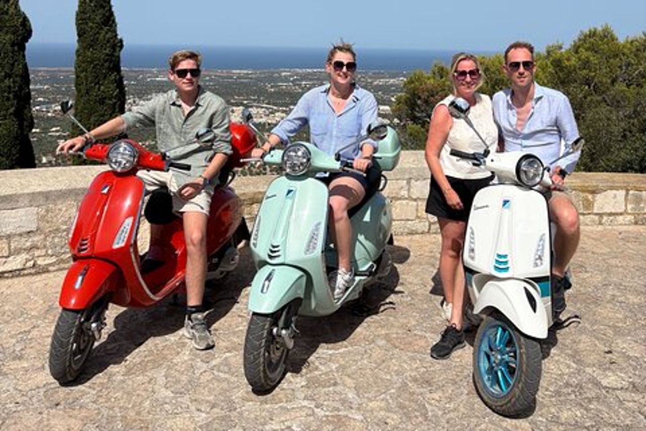 In Vespa tra i trulli: Alberobello, Locorotondo e Selva di Fasano
