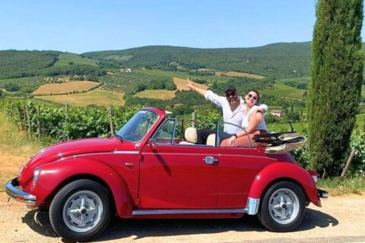 Originale tour privato della Toscana con auto e vino Vintage Beetle