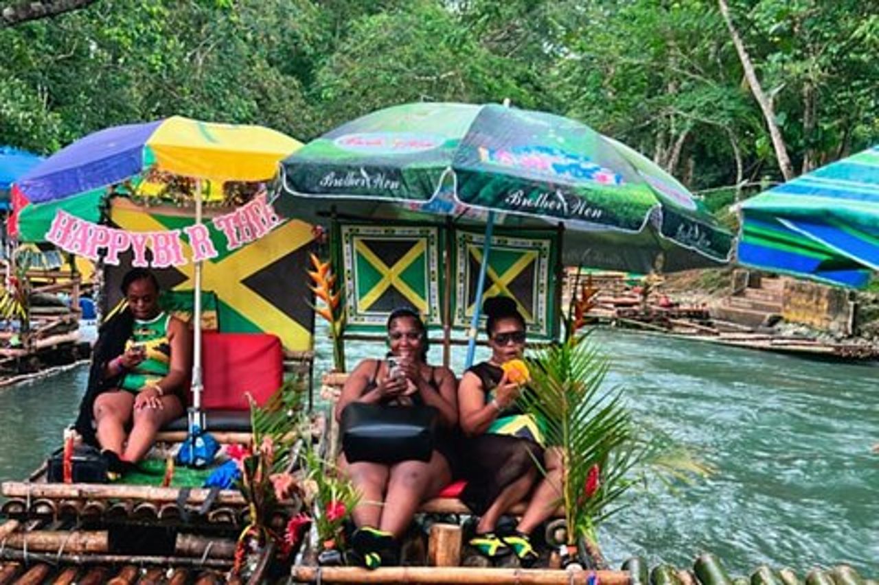 Rafting di bambù con massaggio calcareo