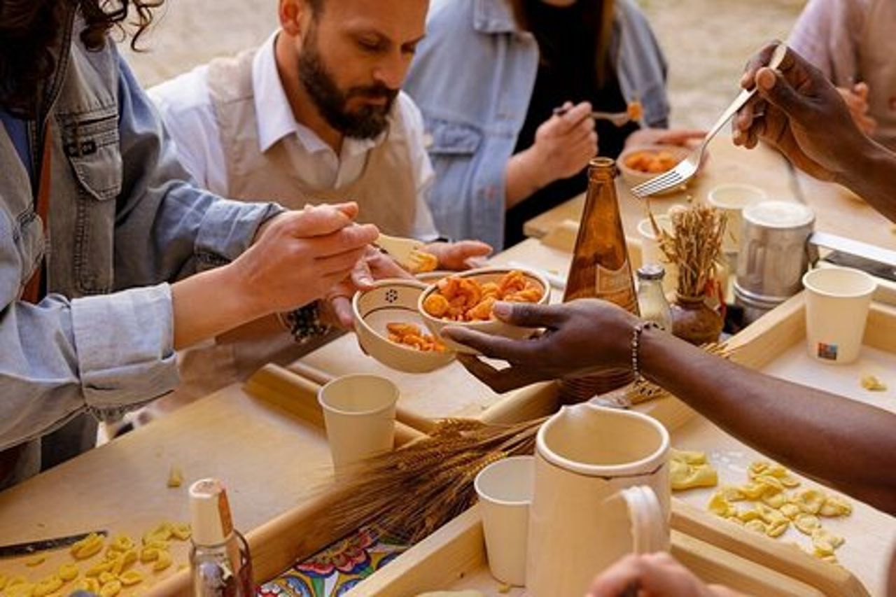 Preparazione della pasta e giro in risciò a Bari