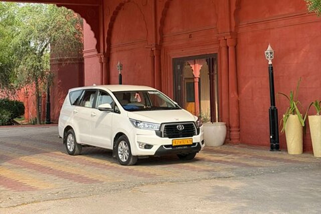 Calano gli hotel a Udaipur Aeroporto: Trasferimenti privati
