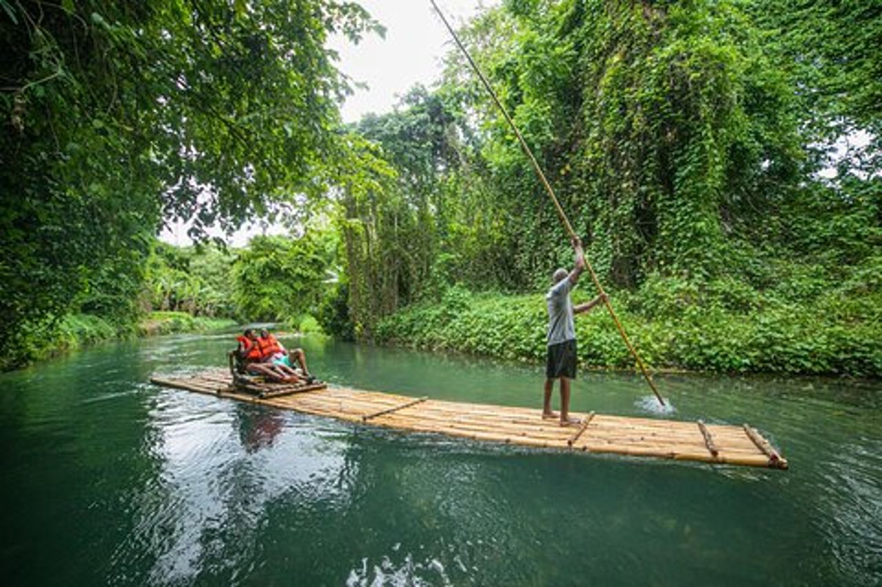 Martha Brae Bamboo River Rafting Experience Falmouth Giamaica