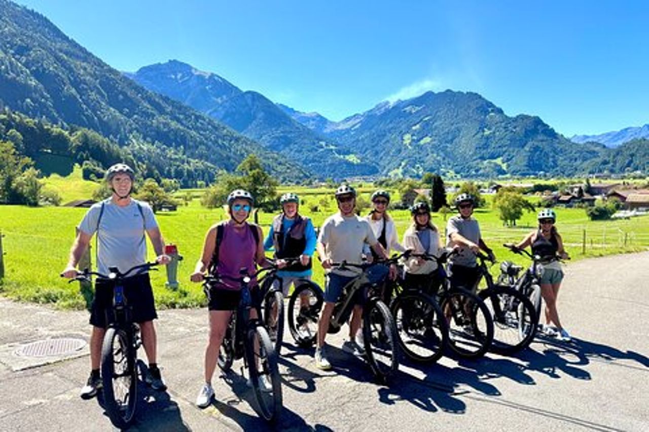 Scopri Interlaken E-Bike Tour – Rovine dei laghi e viste panoramiche