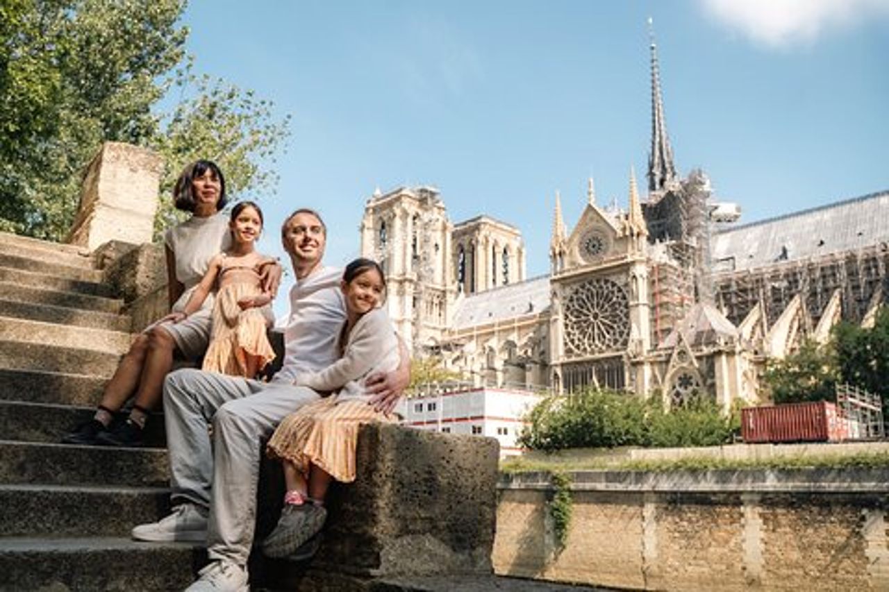 Tour a piedi dei punti salienti del quartiere latino con ingresso a Notre Dame