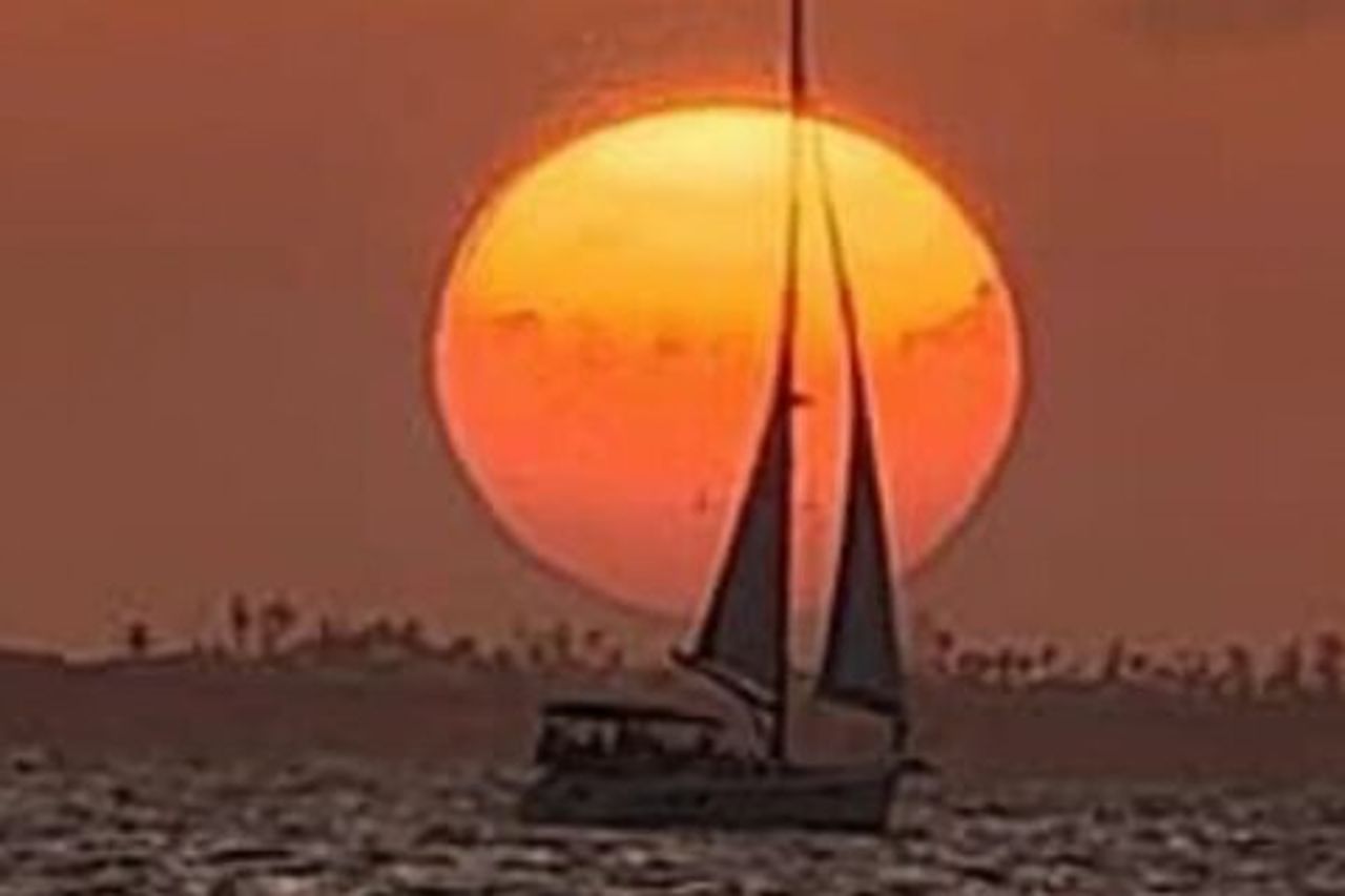 Naviga al tramonto nel Golfo del Messico per un massimo di 6 persone