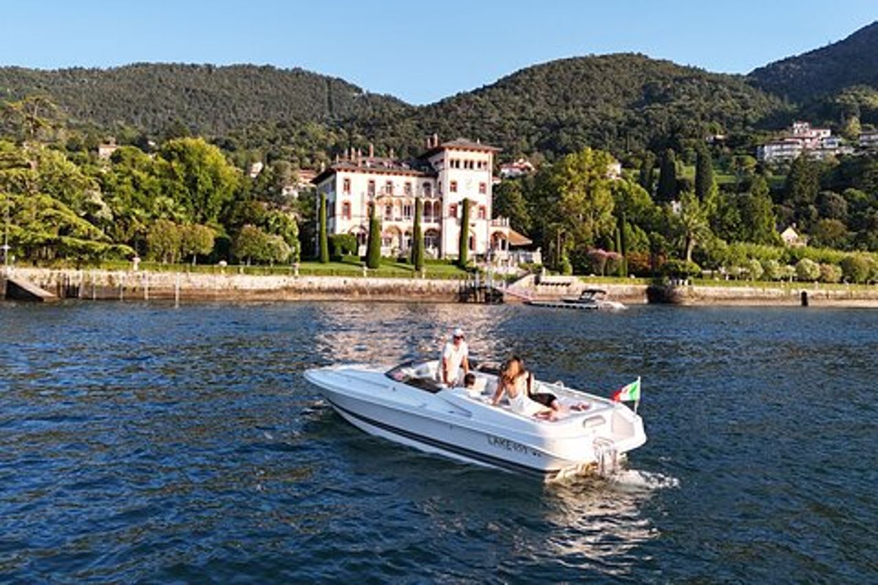 Tour in barca di 2 ore sul Lago di Como con ville e gemme esclusive