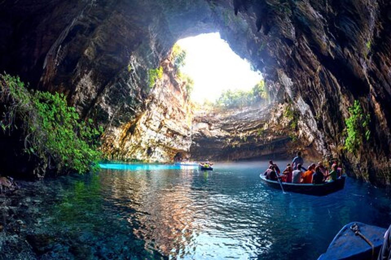Grotta di Drogarati, Lago Melissani e Spiaggia di Myrtos con delizie locali