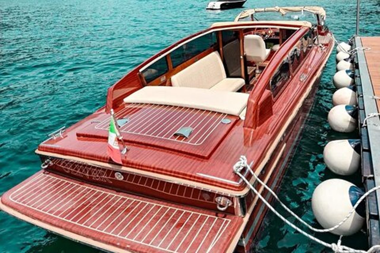 Lago di Como: tour in barca su una barca di lusso classica in legno
