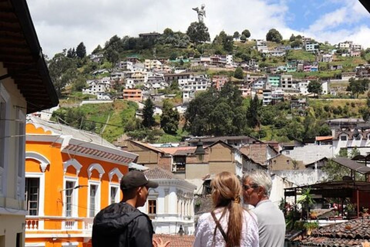 Quito Old Town Free Walking tour Cacao Taste incluso!