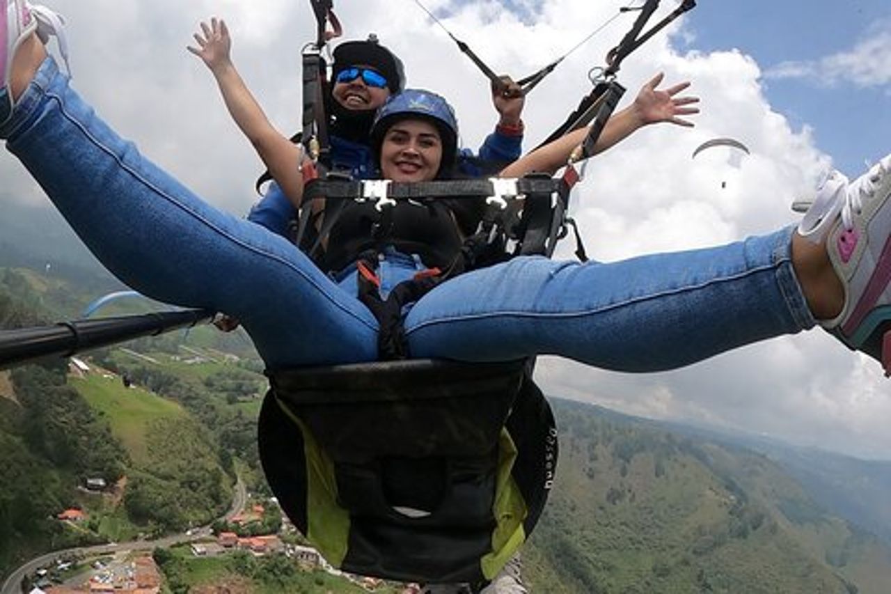 Escursione in volo in parapendio su Medellín