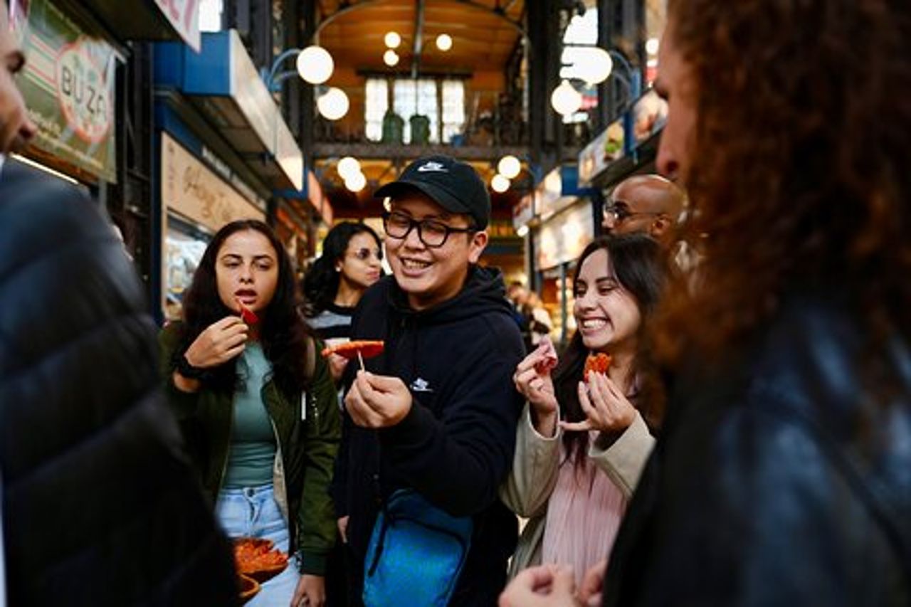 Tour gastronomico di Budapest: vino, passeggiata al mercato e 20 + degustazioni