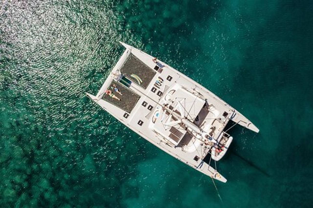 Due isole, un paradiso: catamarano di un giorno intero da Port Zante