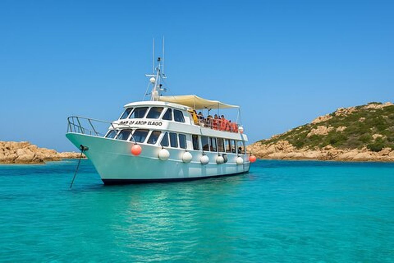 Olbia: Tour in Barca Arcipelago Maddalena + transfer incluso