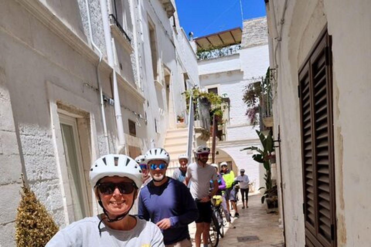 Smart & easy ebike tour in Valle d'Itria: Martina Franca - Locorotondo
